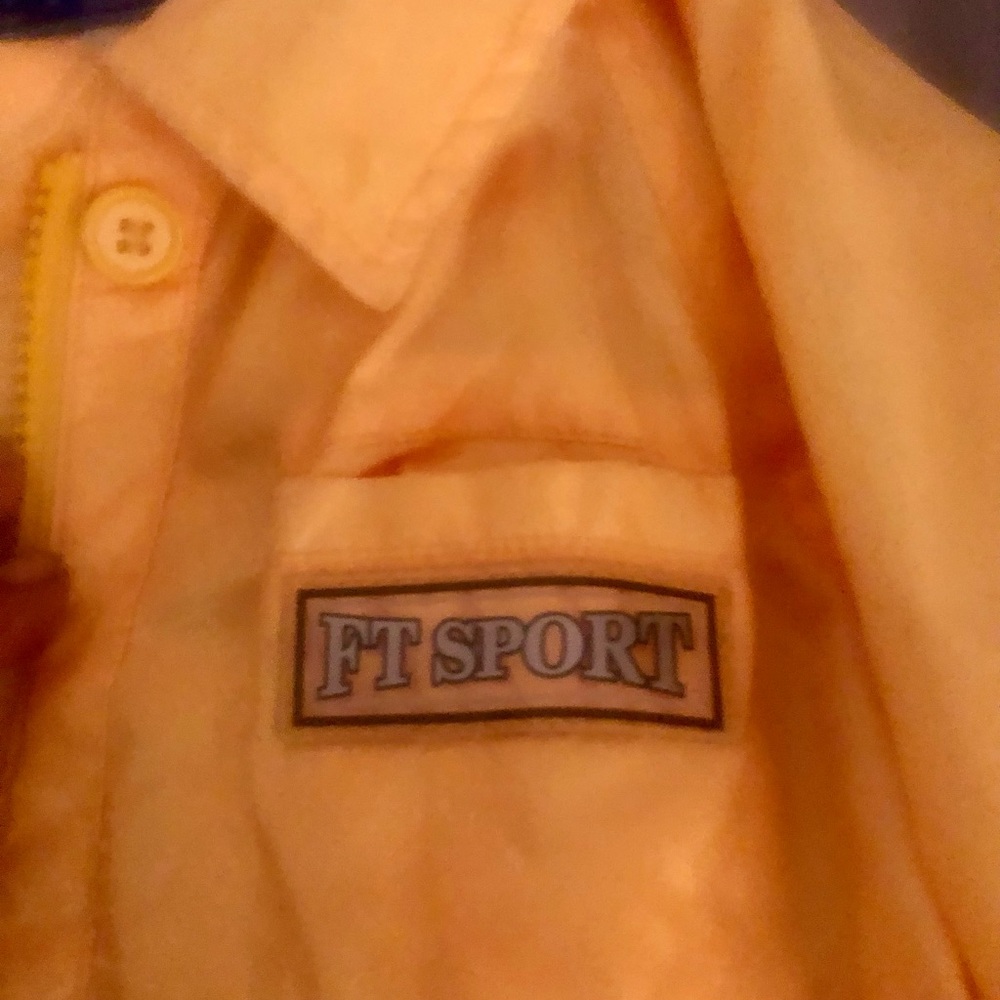 Child’s raincoat - Picture 2 of 9